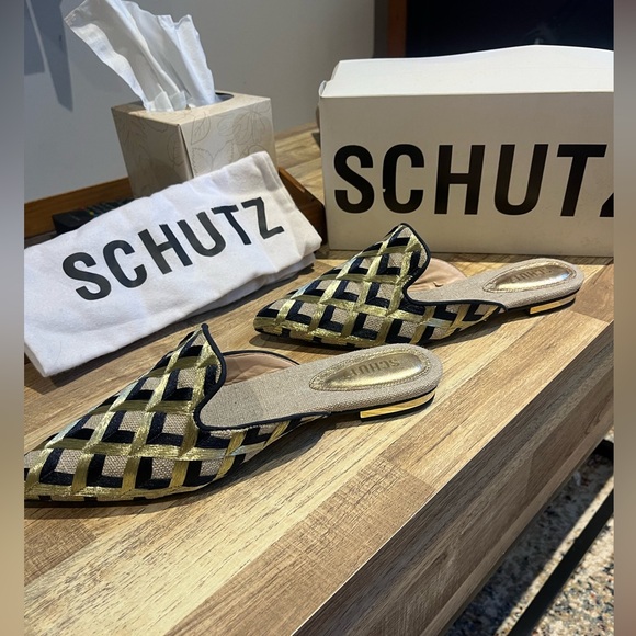 NIB Schultz Rose Nubuck and Fabric Mule - Picture 2 of 15